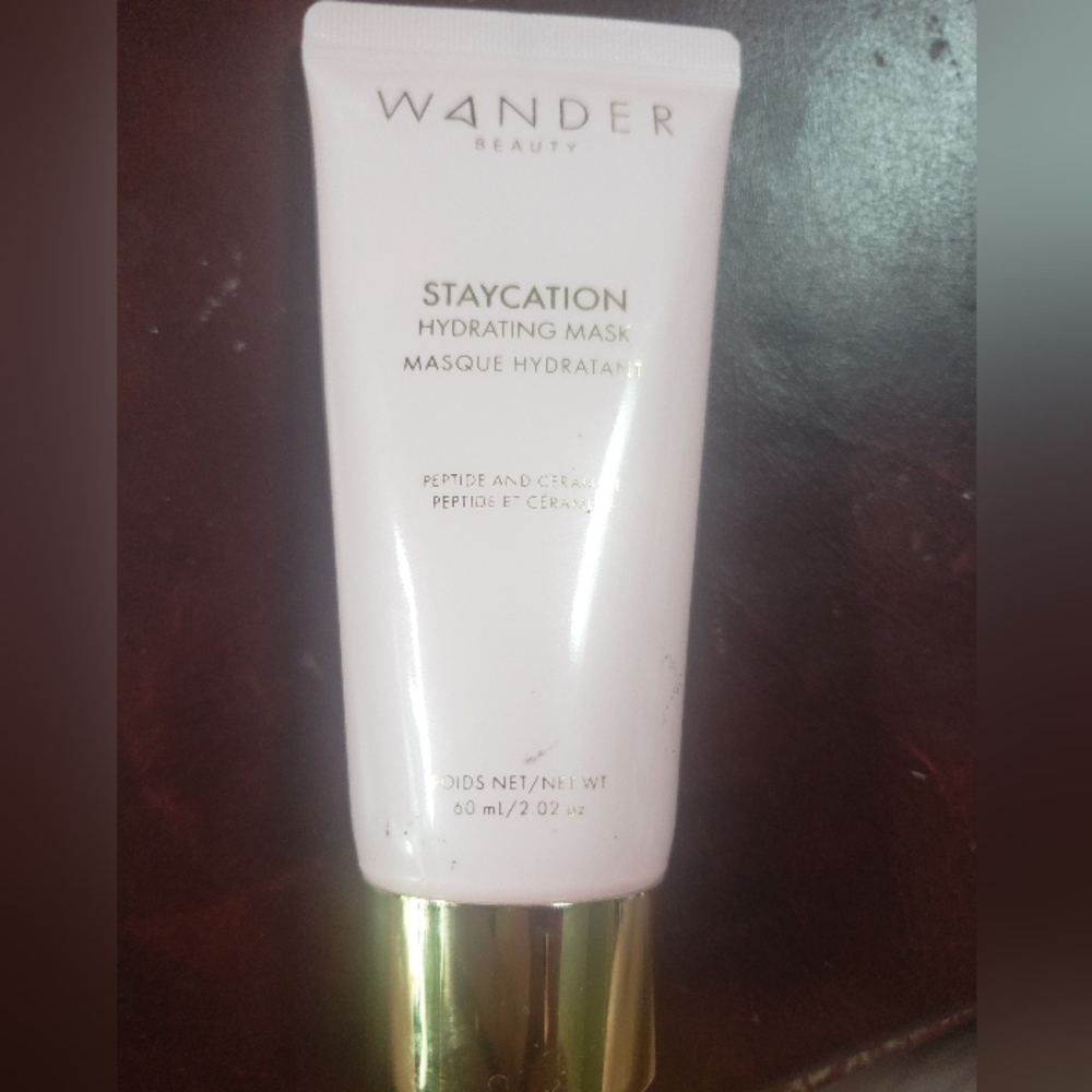 NWT Wander Beauty Staycation Mask